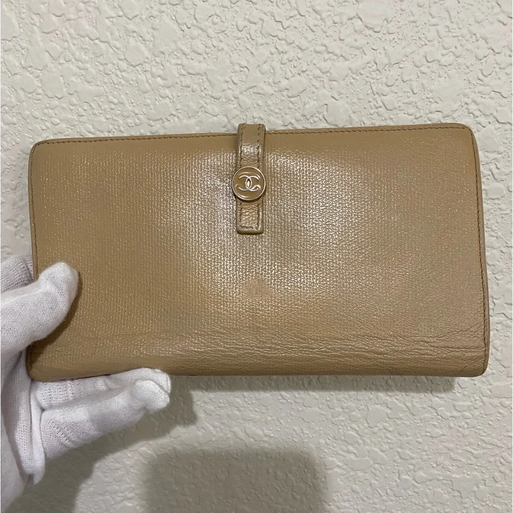 Chanel Caviar CC Coco Button Continental Wallet - Picture 1 of 16